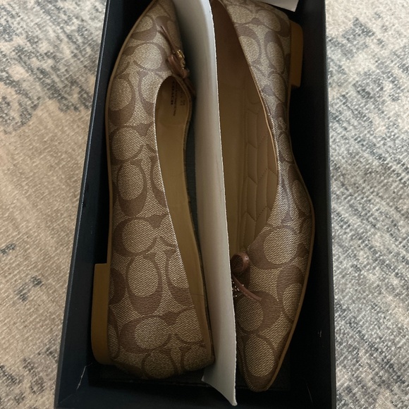 Coach Flats - Picture 1 of 4